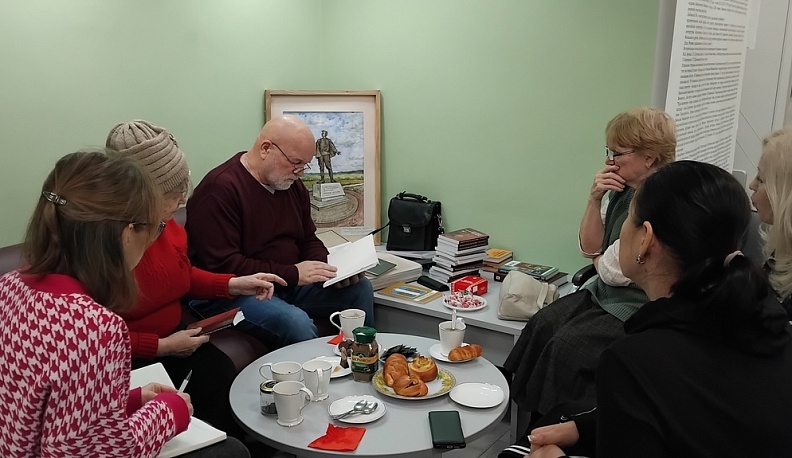 В Перемышле прошла встреча с писателем Сергеем Михеенковым