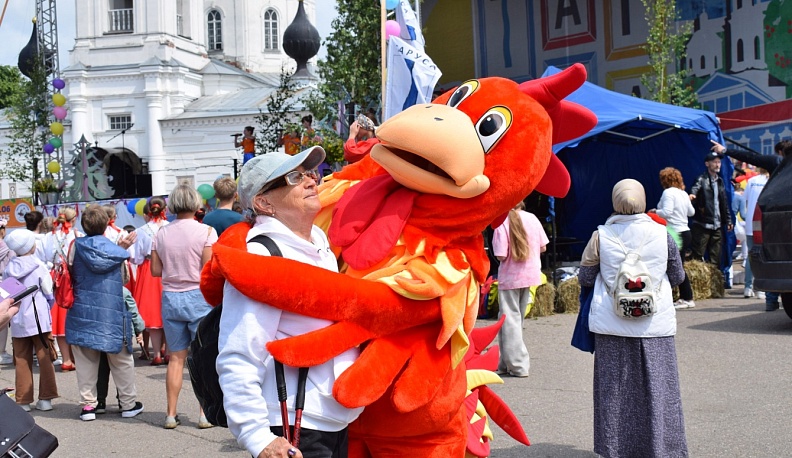 В Тарусе прошёл XV юбилейный фестиваль «Петухи и гуси в городе Тарусе»