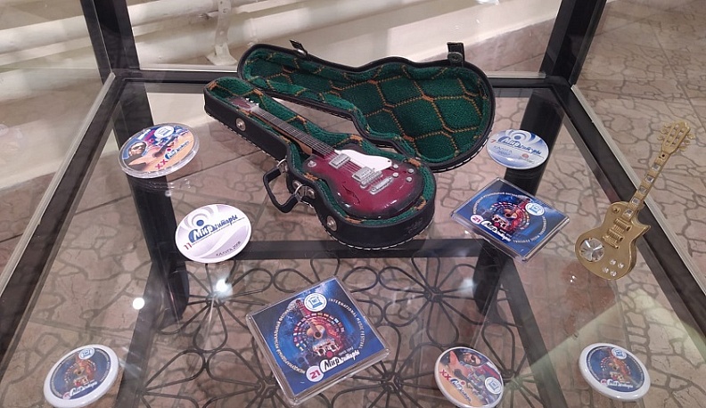 В Калужском Доме музыки открылась выставка, посвящённая «Миру гитары»