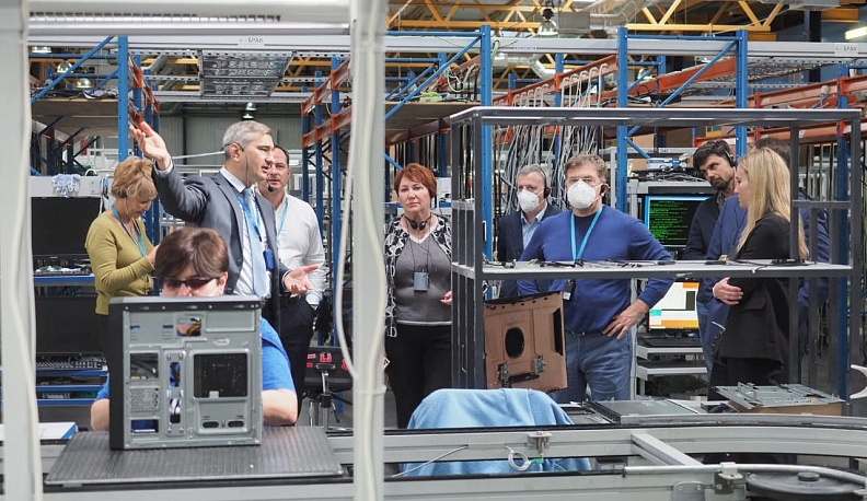 Сенаторы в Калужской области посетили лидера информационной безопасности