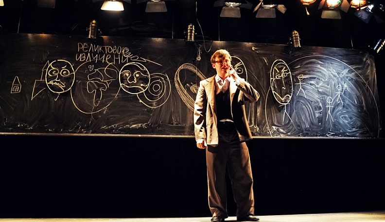 В калужском театре кукол представили спектакль про Стивена Хокинга