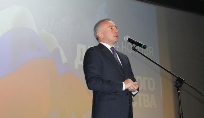 С Днем народного единства поздравил тарусян Владимир Мазур