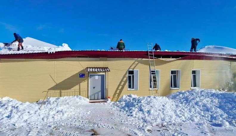 В Барятинском районе стартовал ремонт кровли Милотичского Дома культуры