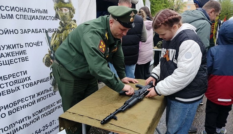 В Калуге Театральная площадь превратилась в музей Великой Отечественной войны