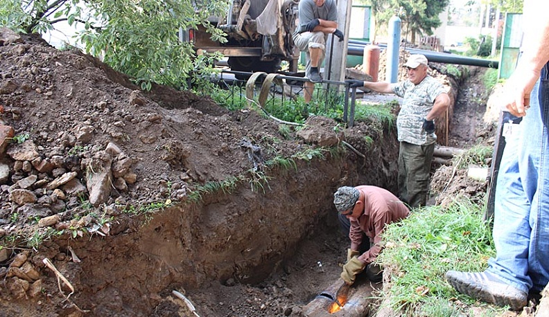 В Тарусе к новому отопительному сезону обновляют теплотрассы