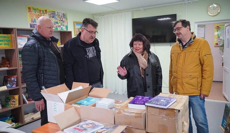 В Первомайской детской библиотеке.