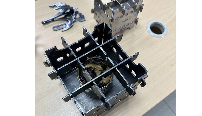 Каждая мини-печка и саперные кошки, отправляемые на фронт, сопровождаются письмами от калужских школьников, которые желают землякам победы и благополучного возвращения домой.