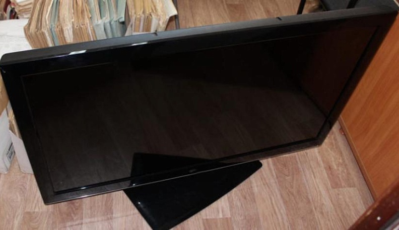 Все ради выпивки: людиновец украл у родителей телевизор, а в магазине – спиртное