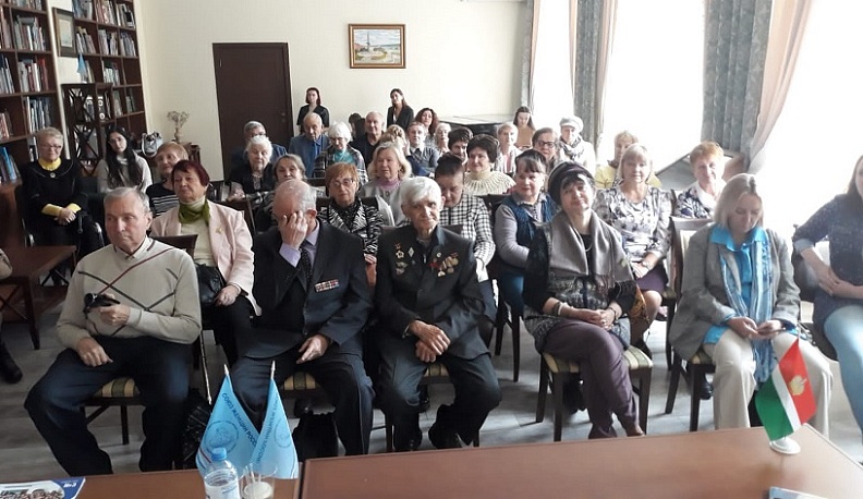 Калужские литераторы поздравили учителей 