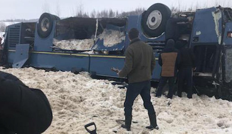Перевернулся автобус перевозивший детей, более двадцати пассажиров пострадало