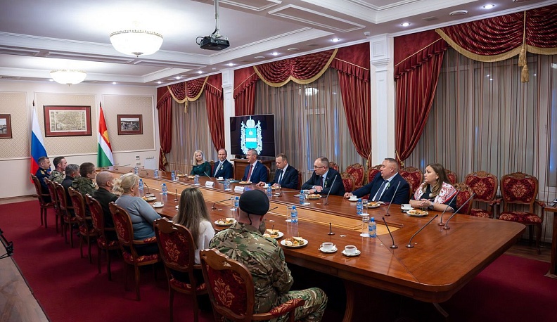 Владислав Шапша вручил награды за мужество Героям Калужской области