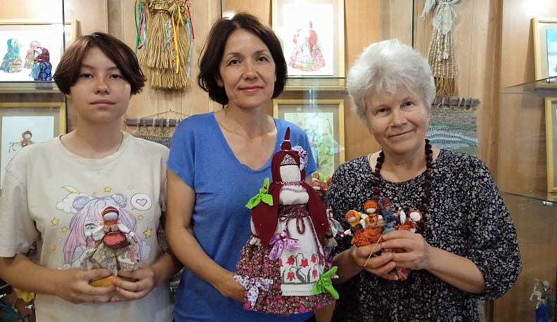 Традиционную народную куклу показывают в калужском Доме мастеров