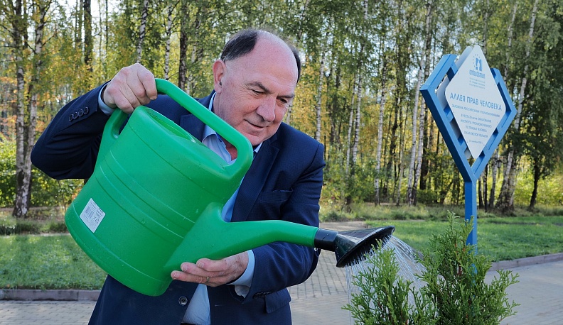 Первая в стране Аллея прав человека появилась в Губернском парке Калуги