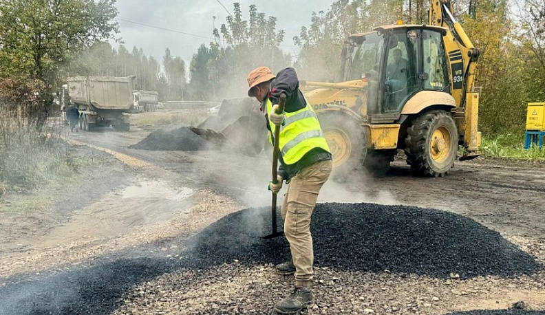 В Людиново начали класть асфальт 