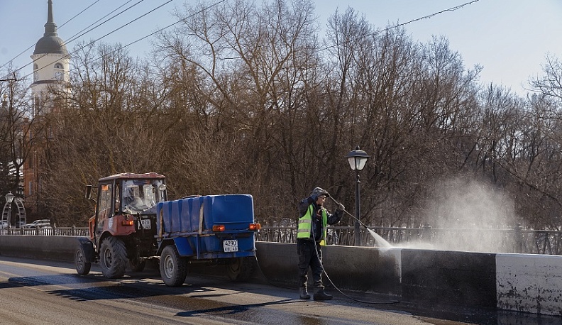 В Калуге приступили к уборке городских улиц