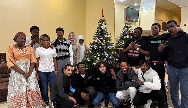 В Калужском университете появилась интернациональная новогодняя ёлка