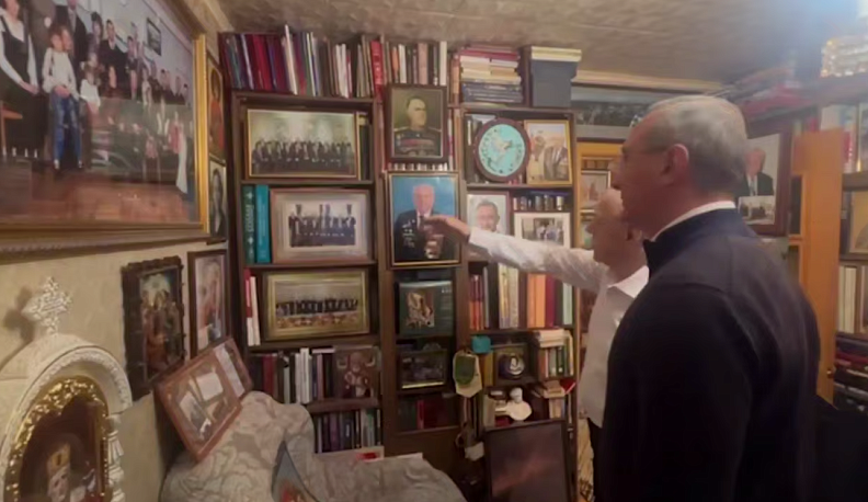 Владислав Шапша поздравил с наступающим Новым годом Николая Алмазова