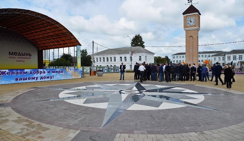 В Медынском районе показали благоустроенную площадь "Городские часы"