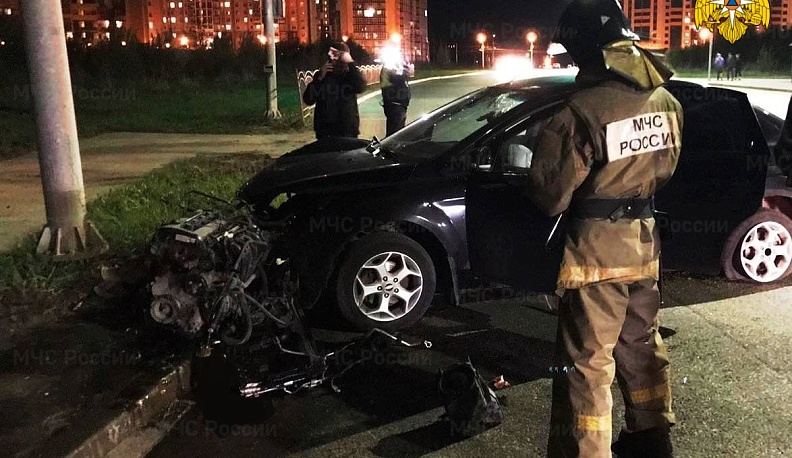 На калужском Правобережье Форд в аварии потерял двигатель