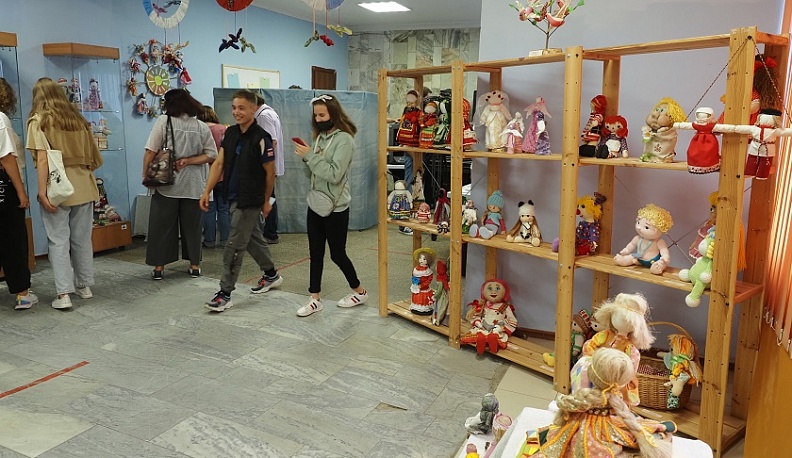 В калужском Доме народного творчества и кино «Центральный» до октября поселились куклы