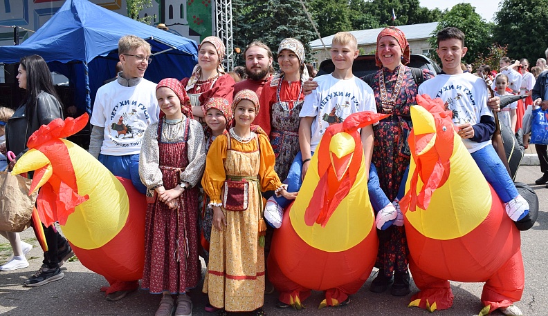 В Тарусе прошёл XV юбилейный фестиваль «Петухи и гуси в городе Тарусе»