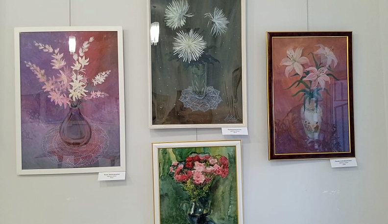 В Калужском музее изобразительных искусств открылась выставка «Цветы. Воспоминания…»