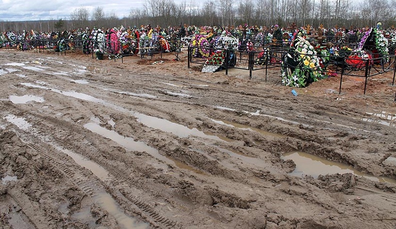 На Шопинском кладбище начнут наводить порядок после того как сойдет вода