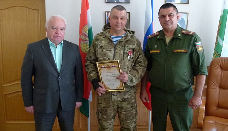 Жителю Износковского района, участнику СВО вручили Орден Мужества