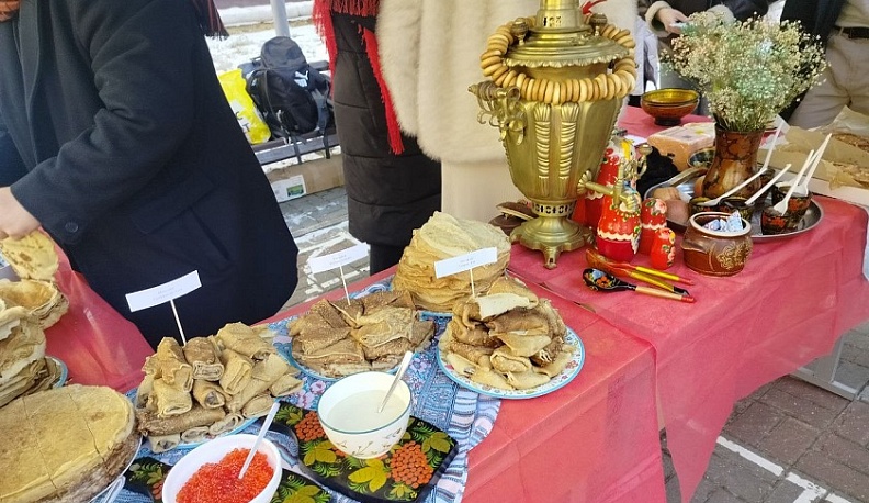 Студенты калужского вуза отметили Масленицу