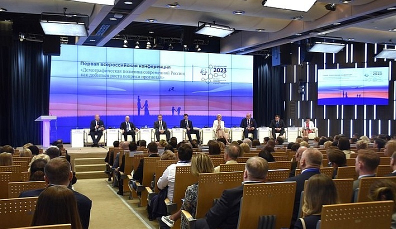 Полпред президента РФ принял участие во всероссийской конференции на тему демографической политики
