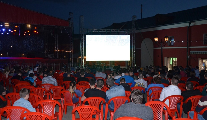 Посмотреть первый матч сборной России на Евро на большом экране пришли более 800 калужан