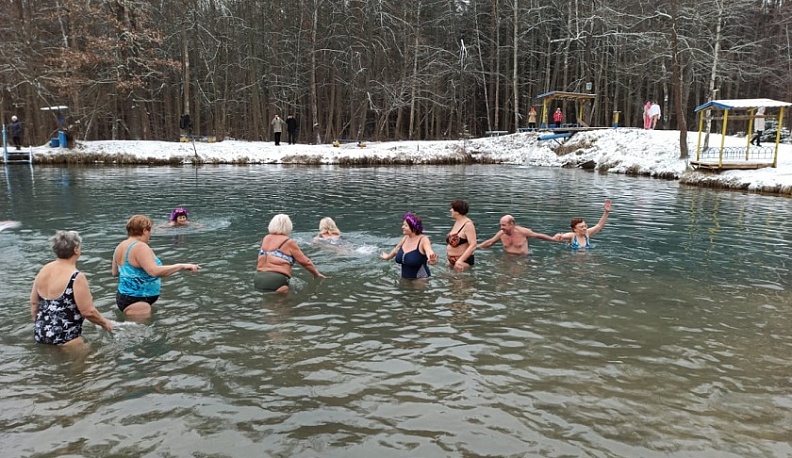 В Калуге «моржи» открыли зимний купальный сезон
