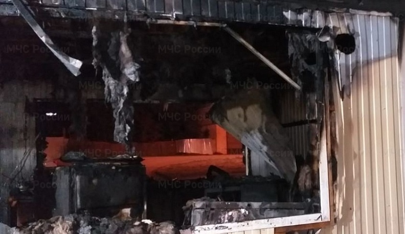 В Калуге загорелась торговая палатка