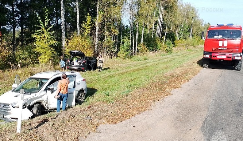 Два кроссовера столкнулись в Калужской области