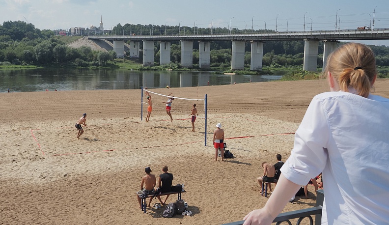 В Калуге на берегу Оки прошел фестиваль  пляжного волейбола