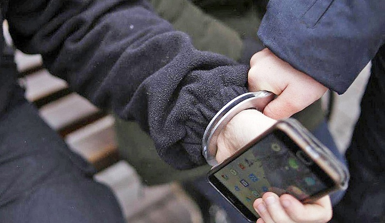 У жительницы Обнинска наркоман пытался отнять телефон