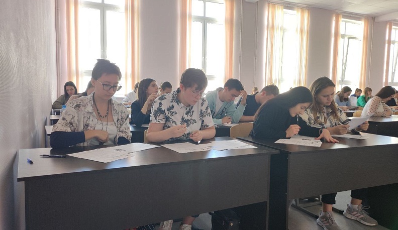 Жители Калужской области написали Диктант Победы