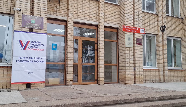 В Юхнове одним из первых проголосовал глава района