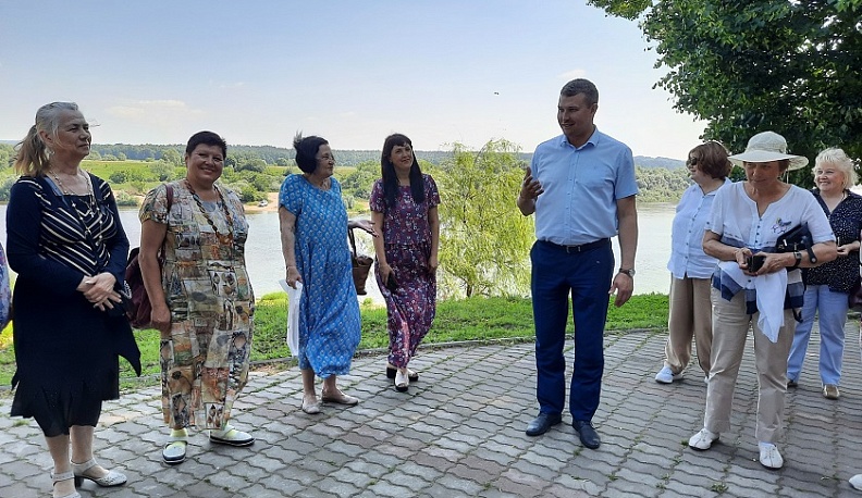 Главе администрации Тарусского района вручена медаль «Отцовская доблесть»