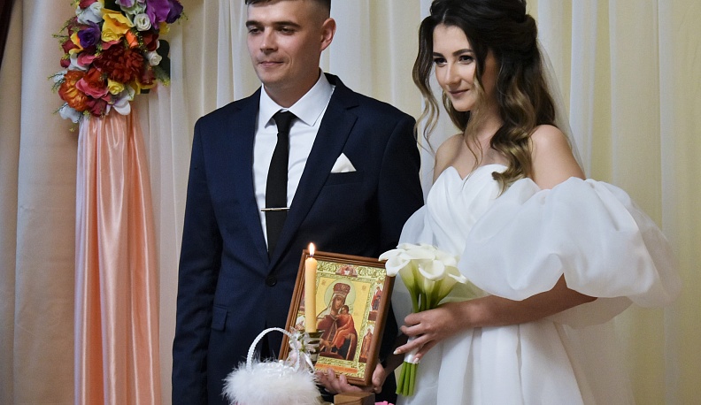 В Кирове в День семьи, любви и верности сочетались браком четыре пары