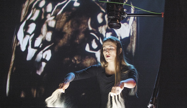 Необычные картины на песке показала  художница Екатерина Малышева.