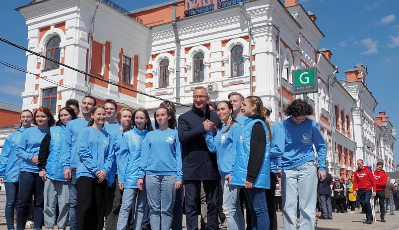 Владислав Шапша встретился с руководителем  Федерального агентства по делам молодёжи Дамиром Фаттаховым