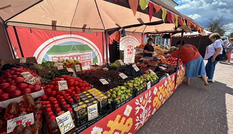 Этих ярмарок краски