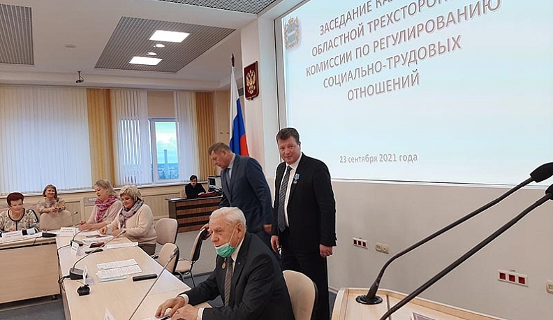 Облсовпроф наградил Константина Горобцова медалью 