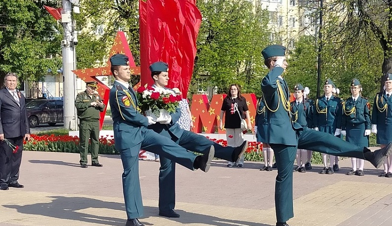 В Калуге стартовал смотр-конкурс отрядов почётных караулов Поста №1