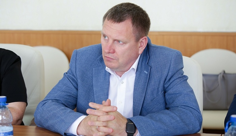 Молодежный совет Людиновского района попросил Геннадия Новосельцева помочь со строительством ледовой арены