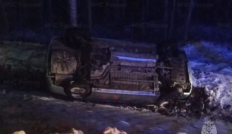 Ночью в деревне под Малоярославцем перевернулась иномарка