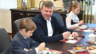 Глава Кировского муниципального округа стал участником акции «Ёлка добра»