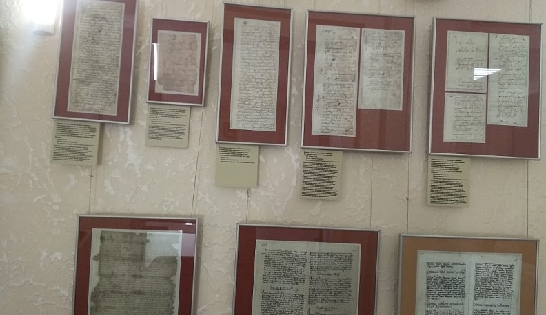 Калужанам показали историю города в уникальных документах