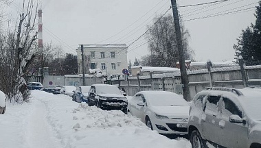 Калужан попросили не парковать автомобили вдоль дорог